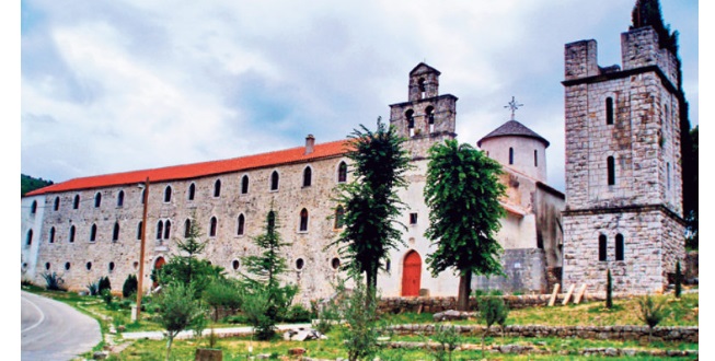 Изложба фотографија “700 година манастира Крупе”